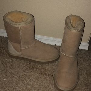 UGG size 8 Brand NEW